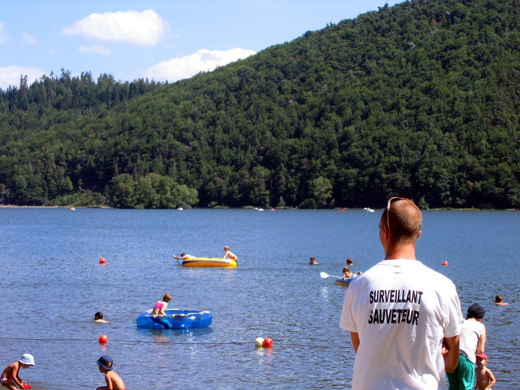 Hotel Domaine Du Lac Chambon Murol Kültér fotó